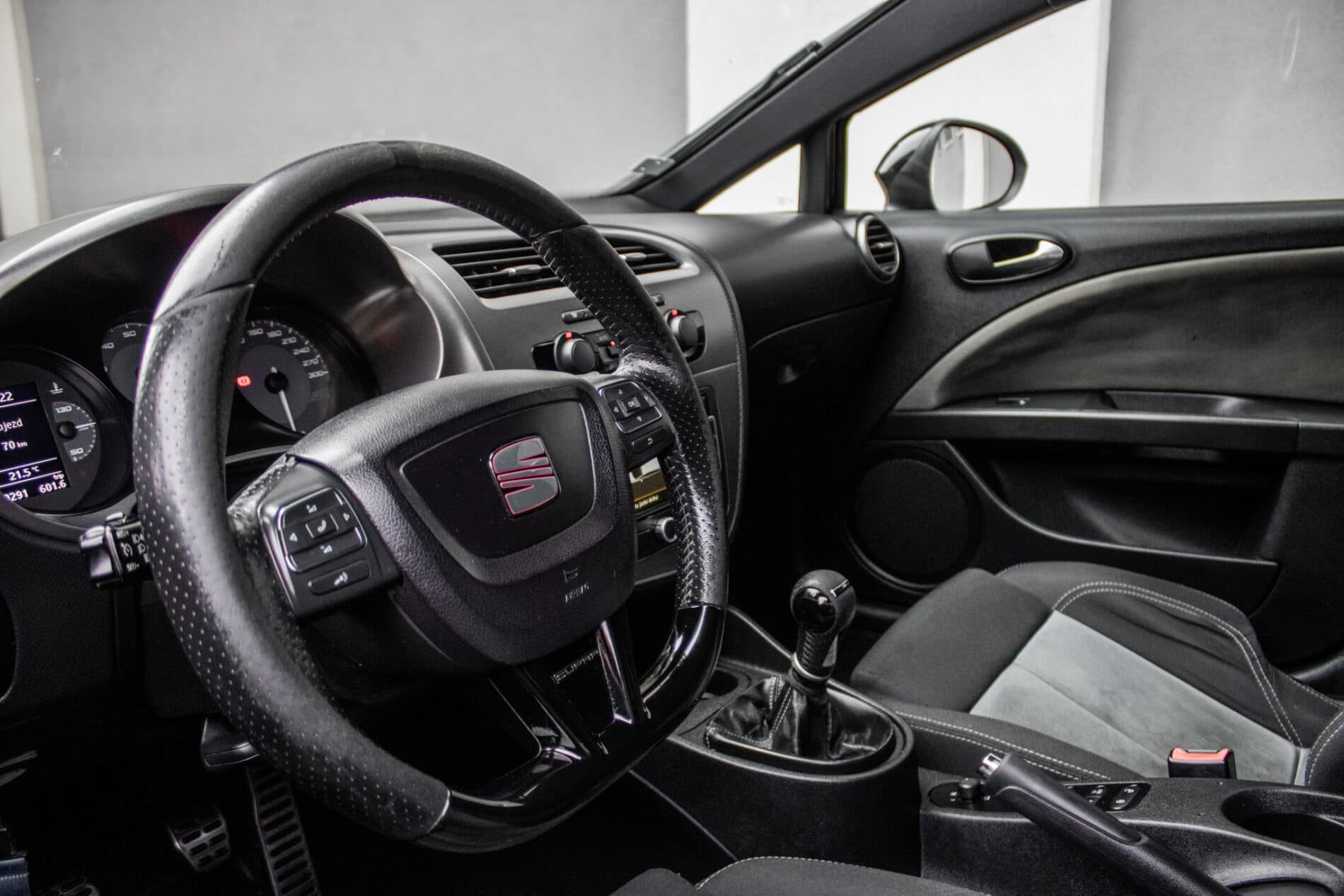 2009 Seat Leon Cupra R, čierna hatchback, 319 291 km