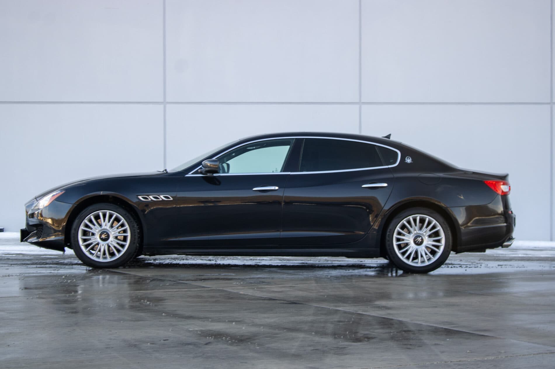 2014 Maserati Quattroporte, čierna sedan, 120 000 km