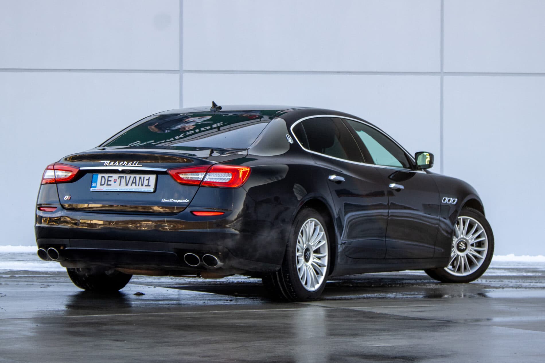 2014 Maserati Quattroporte, čierna sedan, 120 000 km