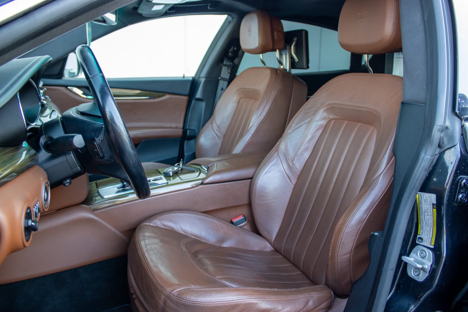2014 Maserati Quattroporte, čierna sedan, 120 000 km
