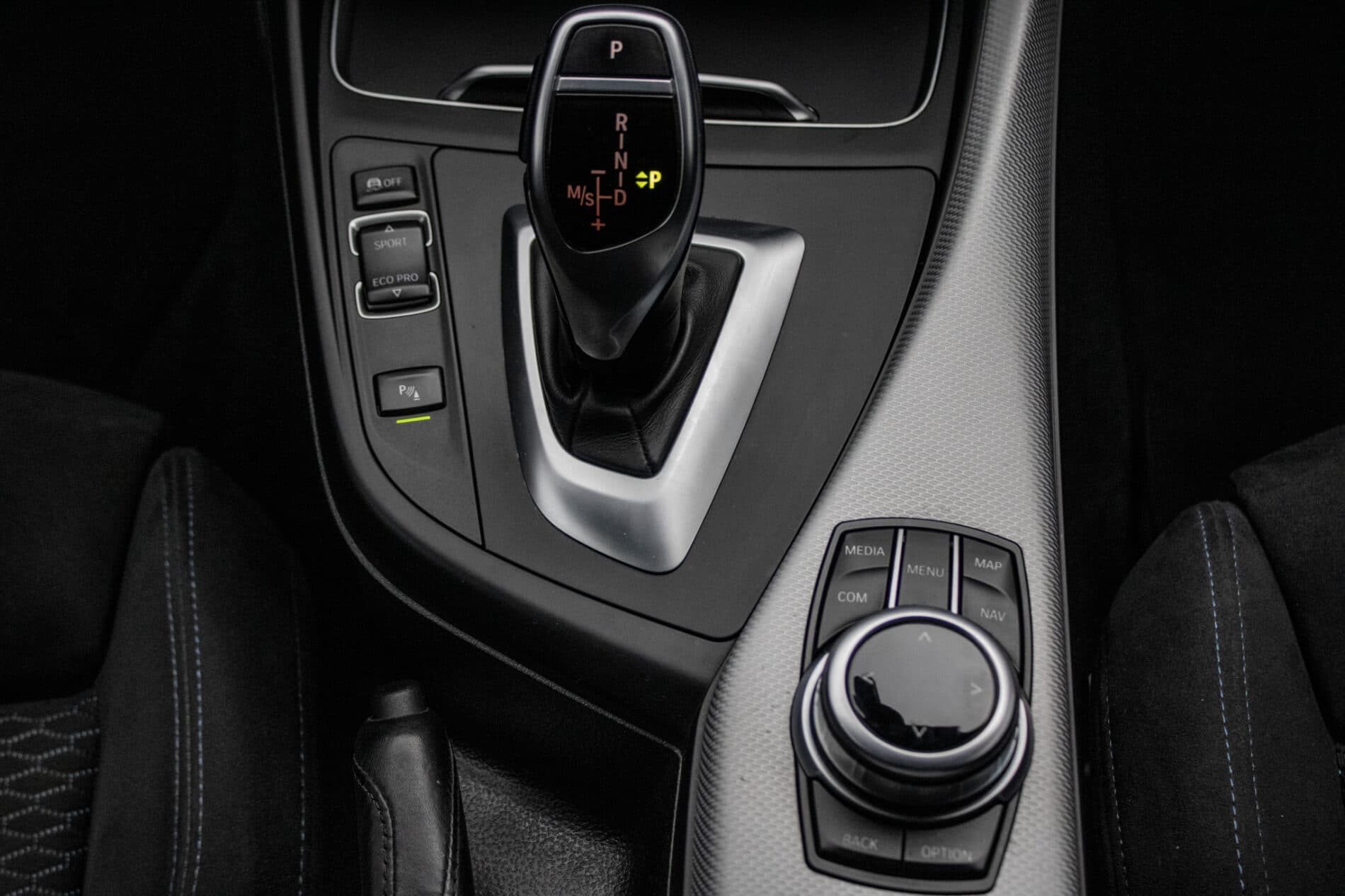 2018 BMW M140i, sivá hatchback, 144 720 km