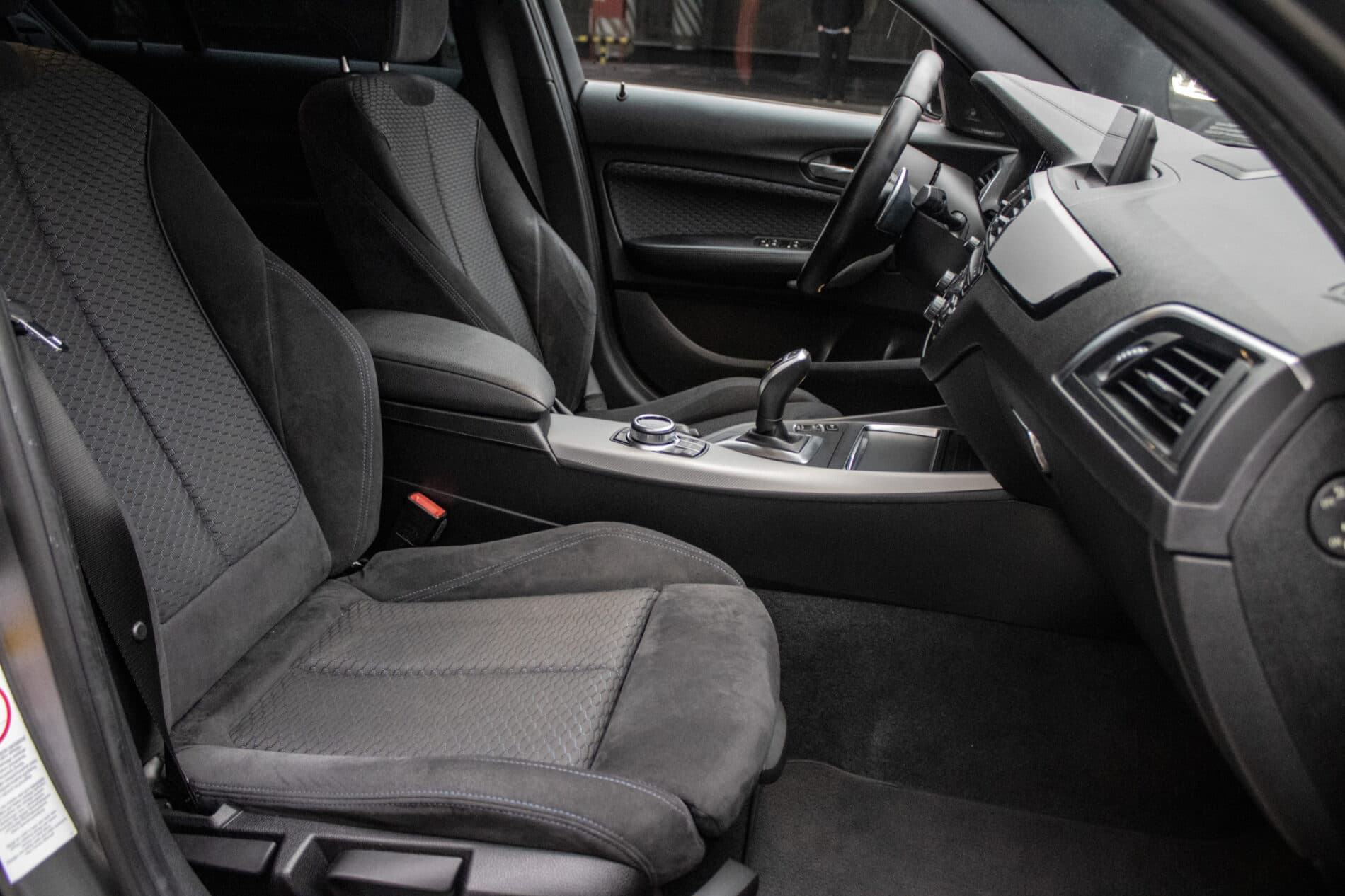 2018 BMW M140i, sivá hatchback, 144 720 km