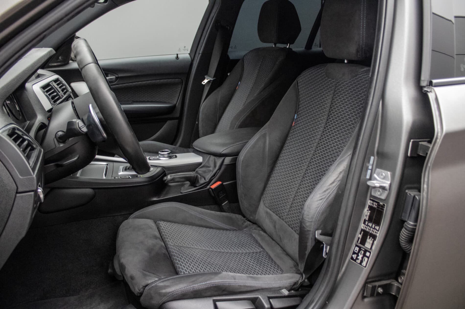 2018 BMW M140i, sivá hatchback, 144 720 km