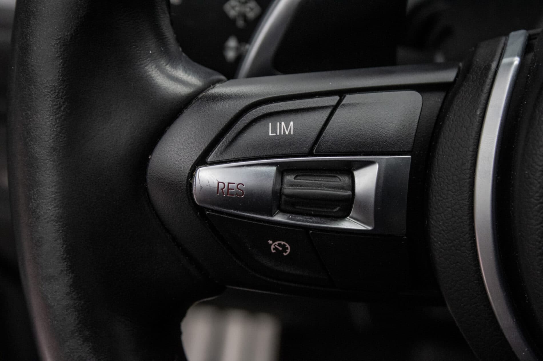 2018 BMW M140i, sivá hatchback, 144 720 km