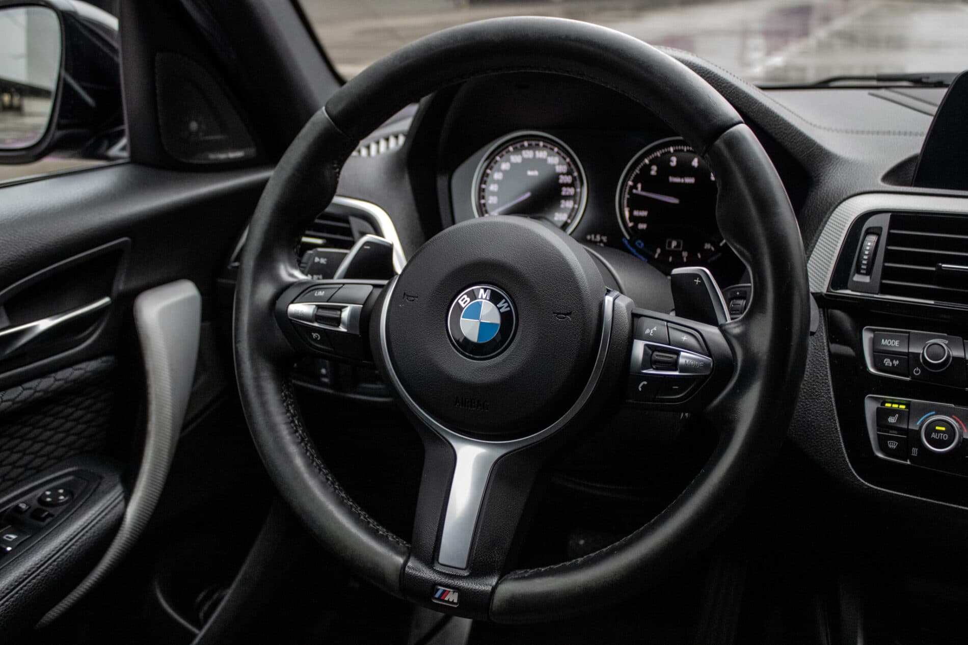 2018 BMW M140i, sivá hatchback, 144 720 km
