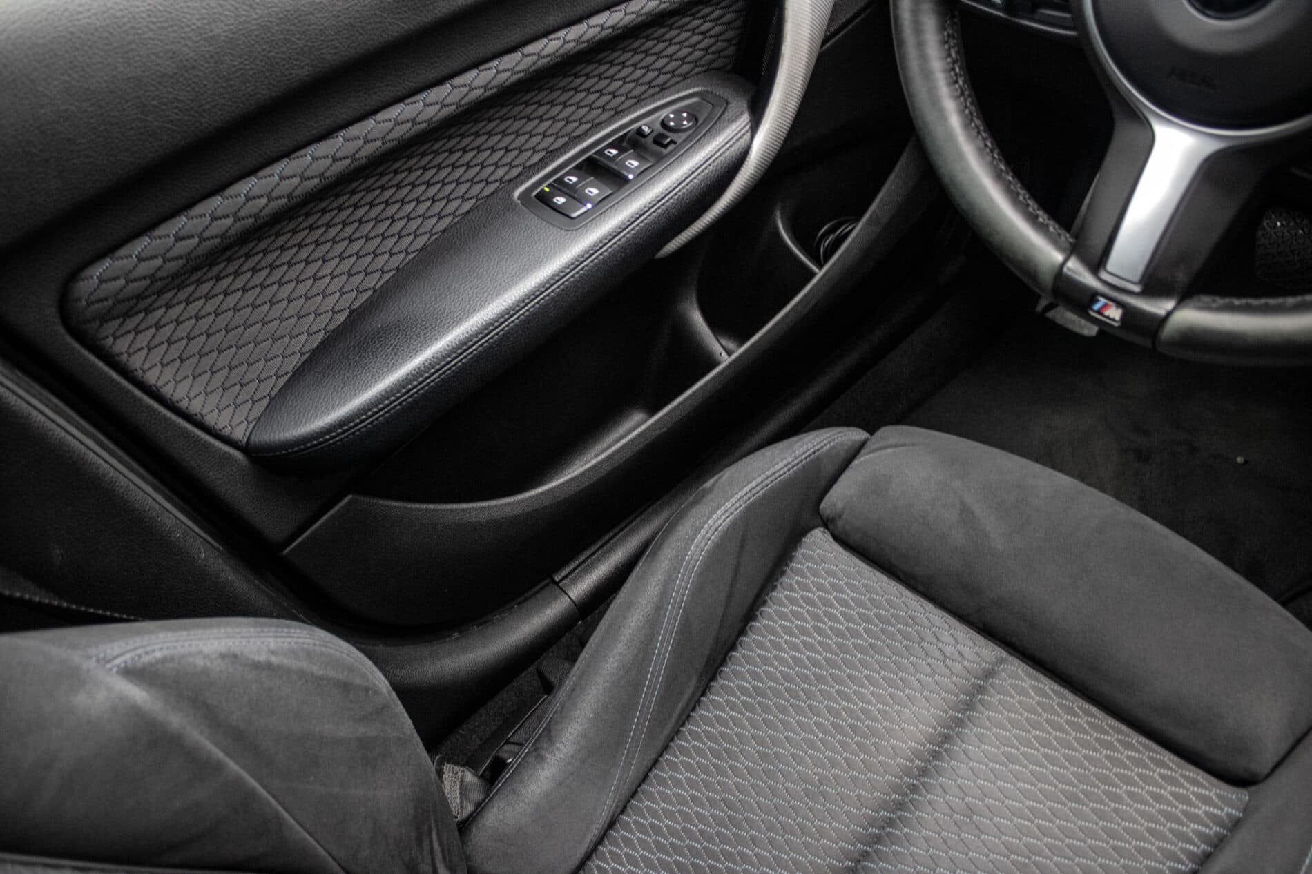 2018 BMW M140i, sivá hatchback, 144 720 km