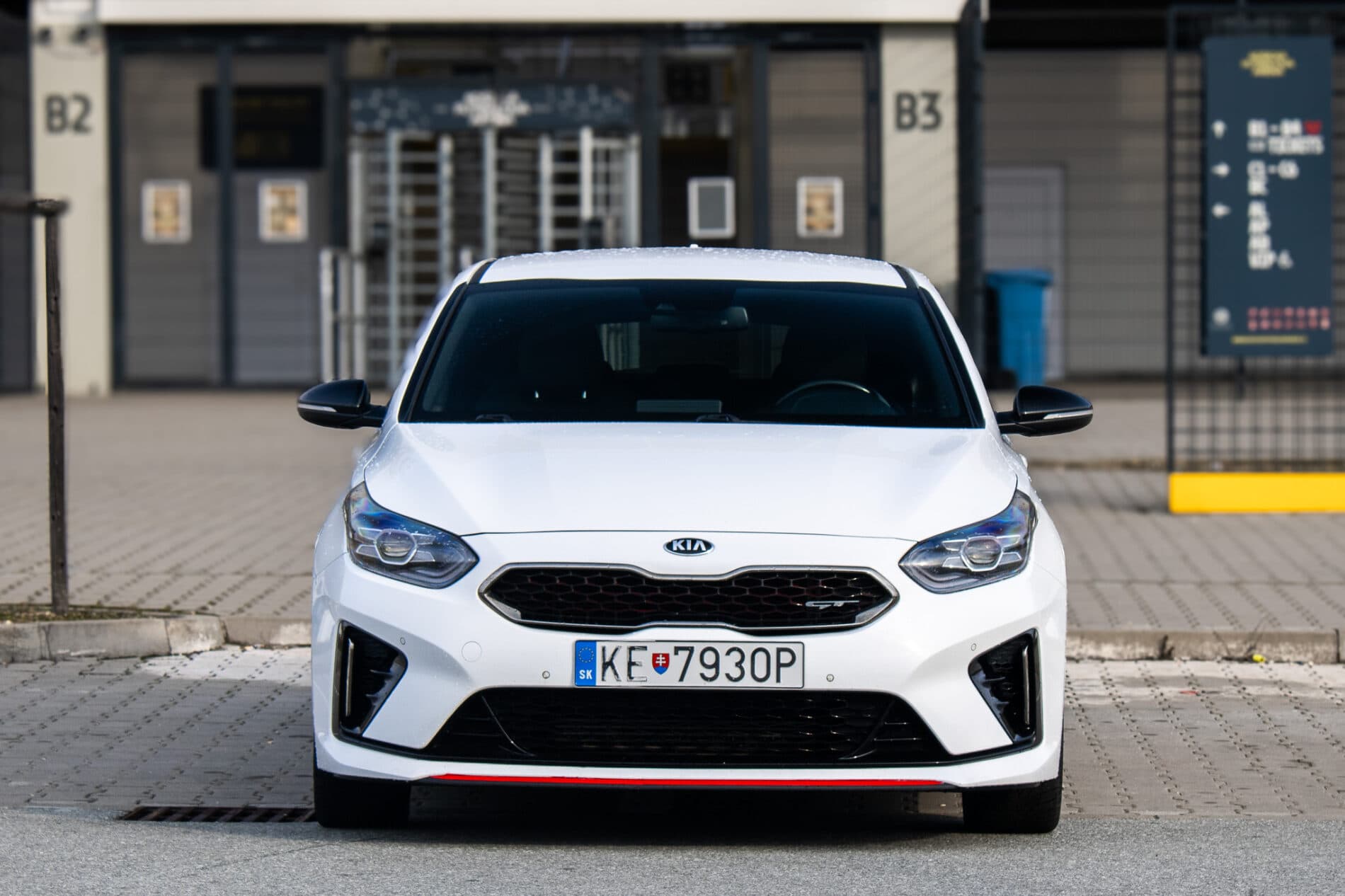 2019 Kia ProCeed GT, biela hatchback, 115 981 km