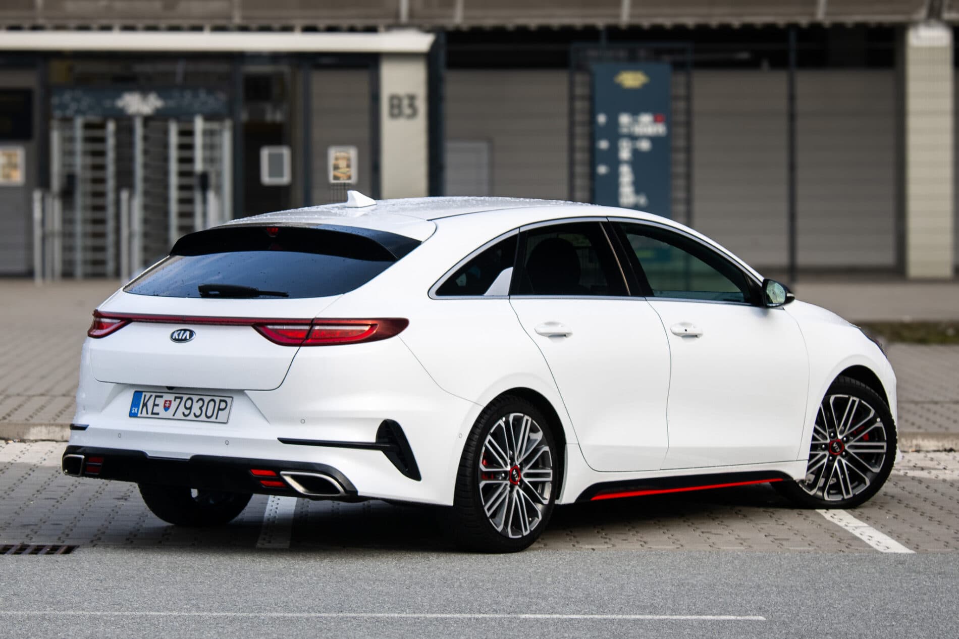 2019 Kia ProCeed GT, biela hatchback, 115 981 km