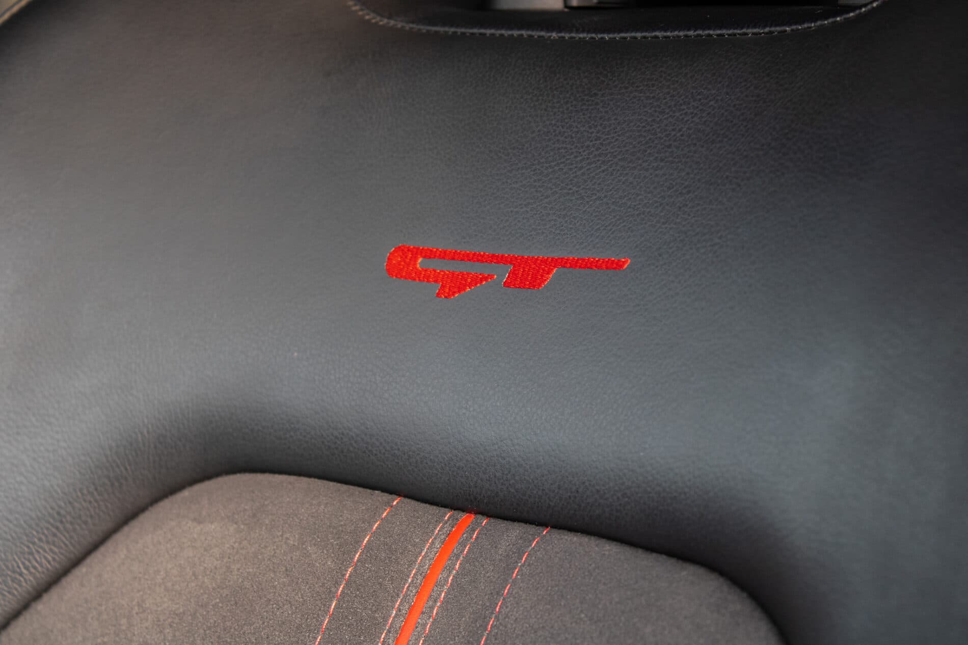 2019 Kia ProCeed GT, biela hatchback, 115 981 km