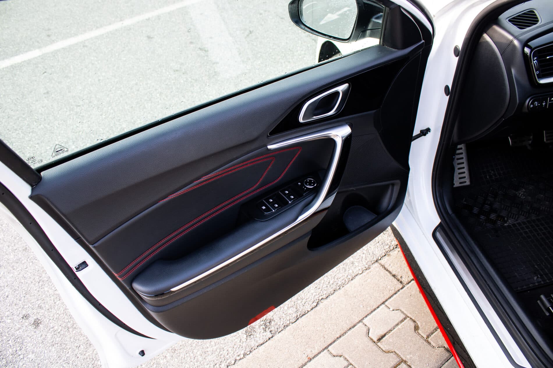2019 Kia ProCeed GT, biela hatchback, 115 981 km