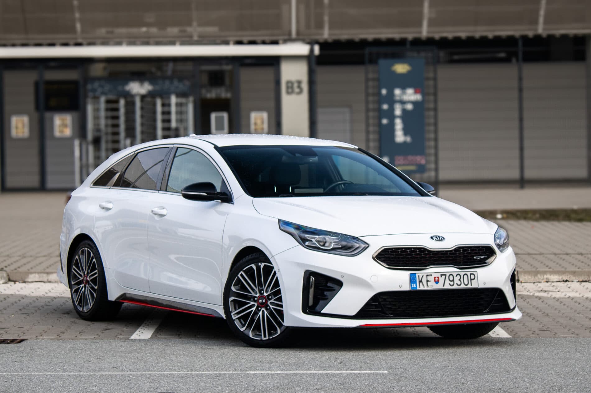 2019 Kia ProCeed GT, biela hatchback, 115 981 km