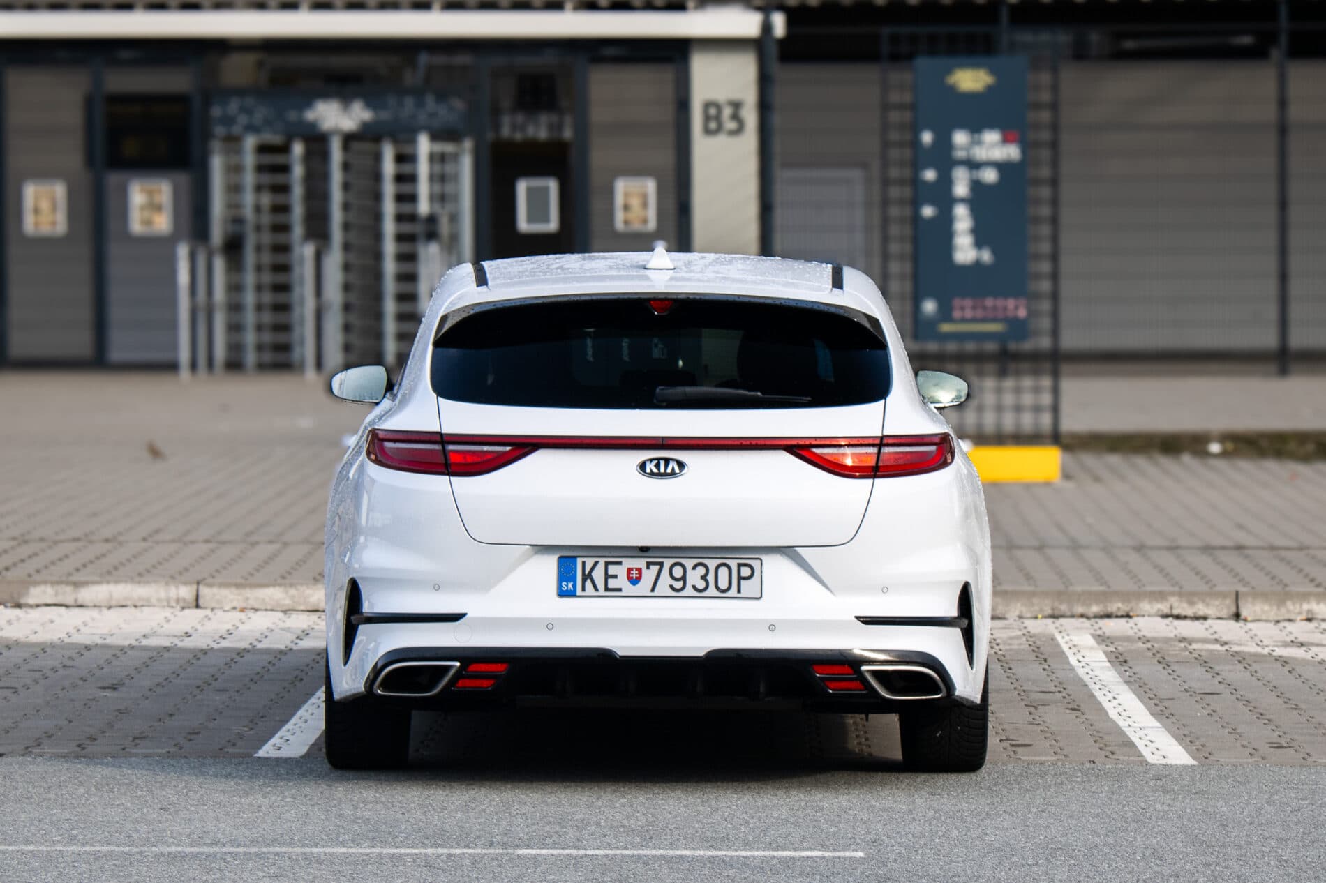 2019 Kia ProCeed GT, biela hatchback, 115 981 km