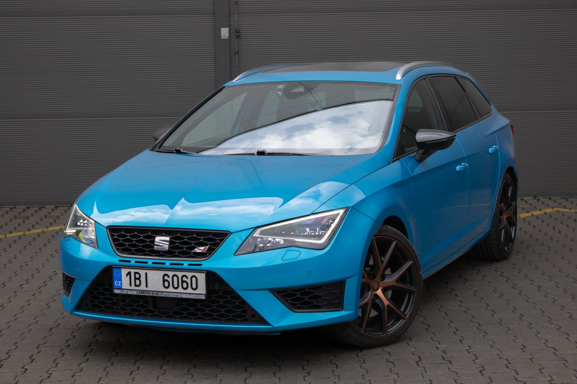 2016 Seat Leon Cupra, modrá kombi, 170 000 km