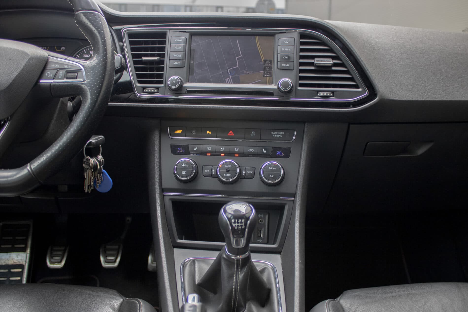 2016 Seat Leon Cupra, modrá kombi, 170 000 km