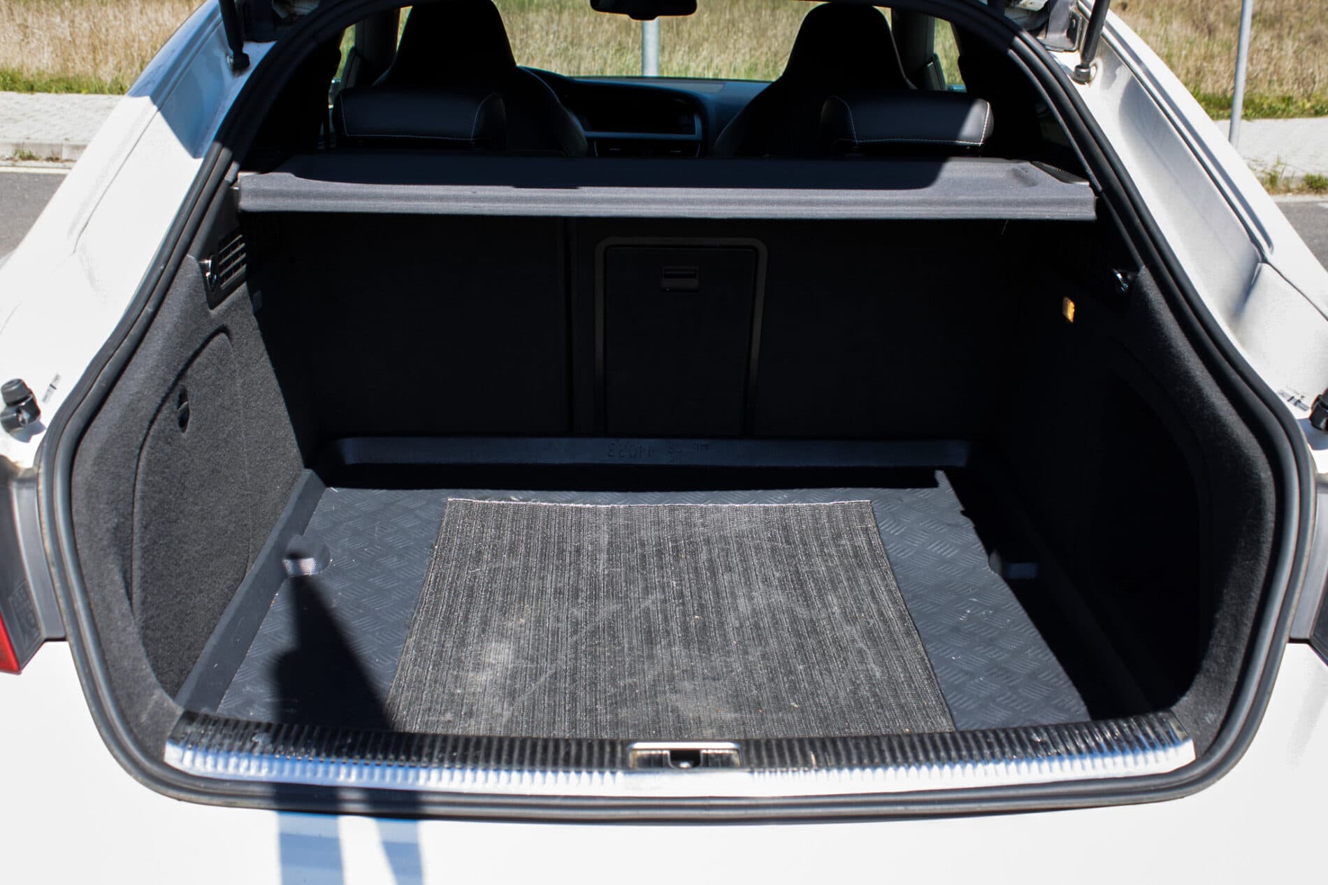 2010 AUDI S5, biela kupé, 266 052 km