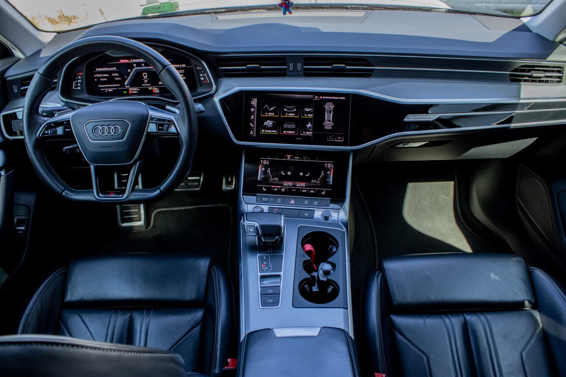 2021 AUDI S6, modrá sedan, 101 997 km