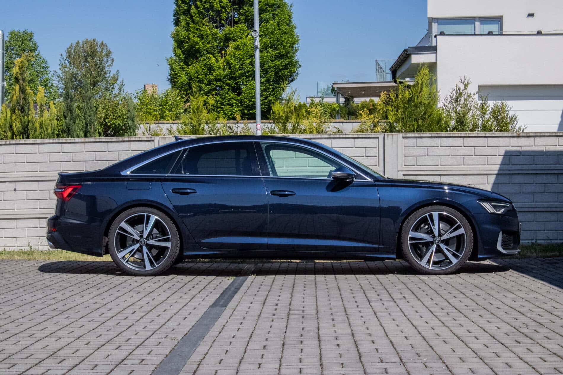 2021 AUDI S6, modrá sedan, 101 997 km