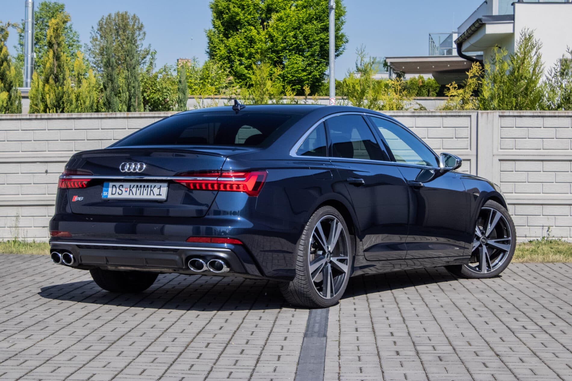 2021 AUDI S6, modrá sedan, 101 997 km