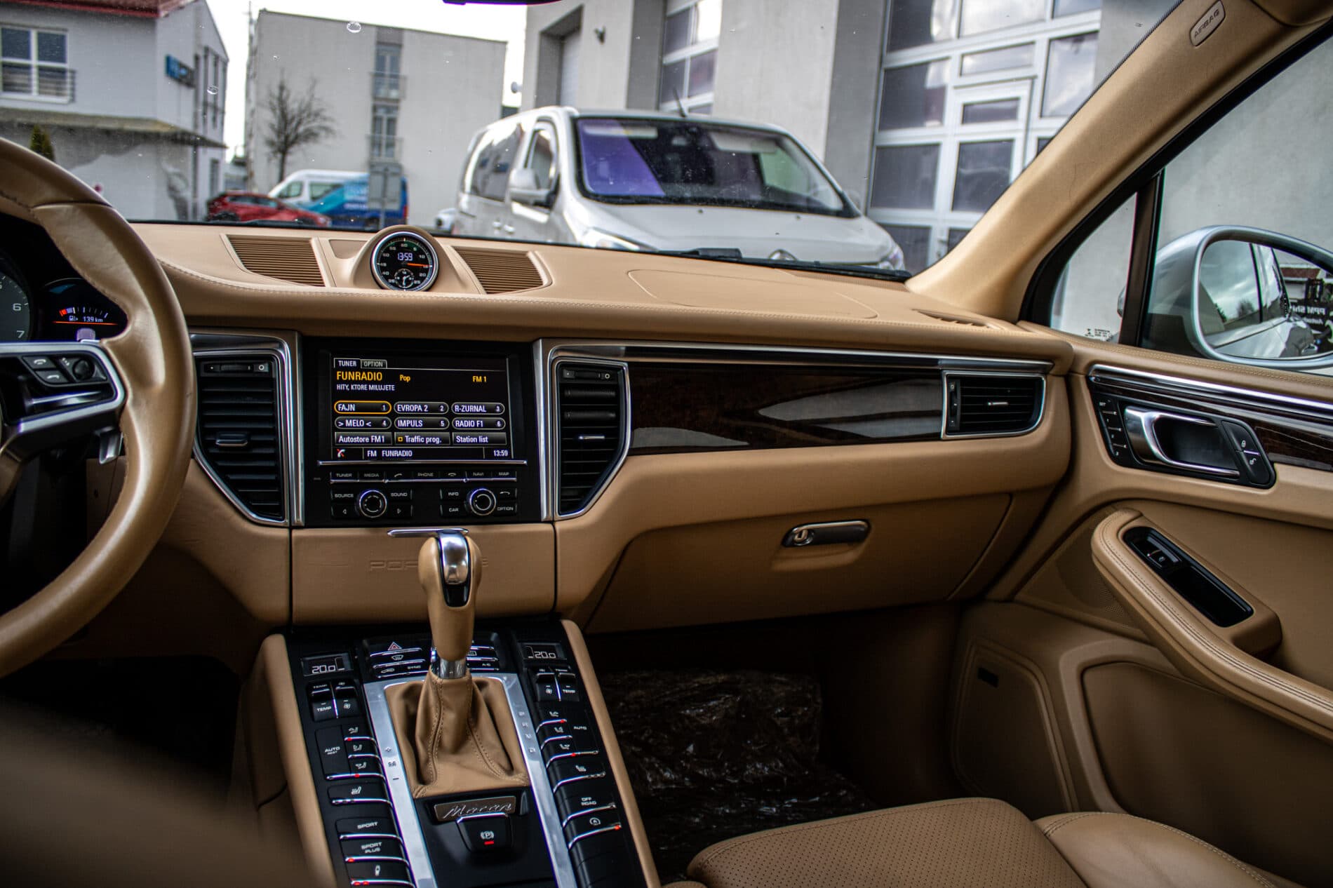 2014 Porsche Macan S, strieborná suv, 125 433 km