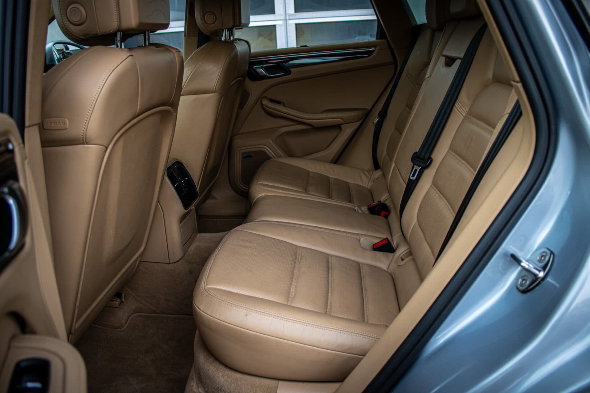 2014 Porsche Macan S, strieborná suv, 125 433 km