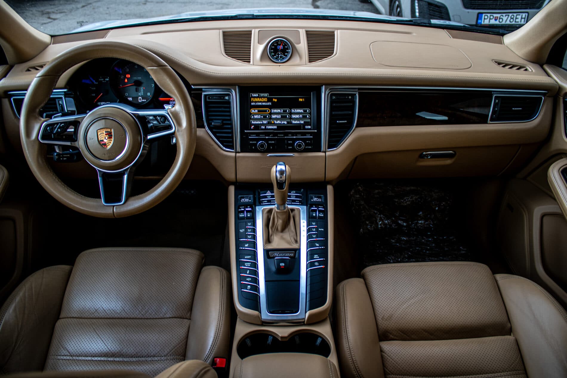 2014 Porsche Macan S, strieborná suv, 125 433 km