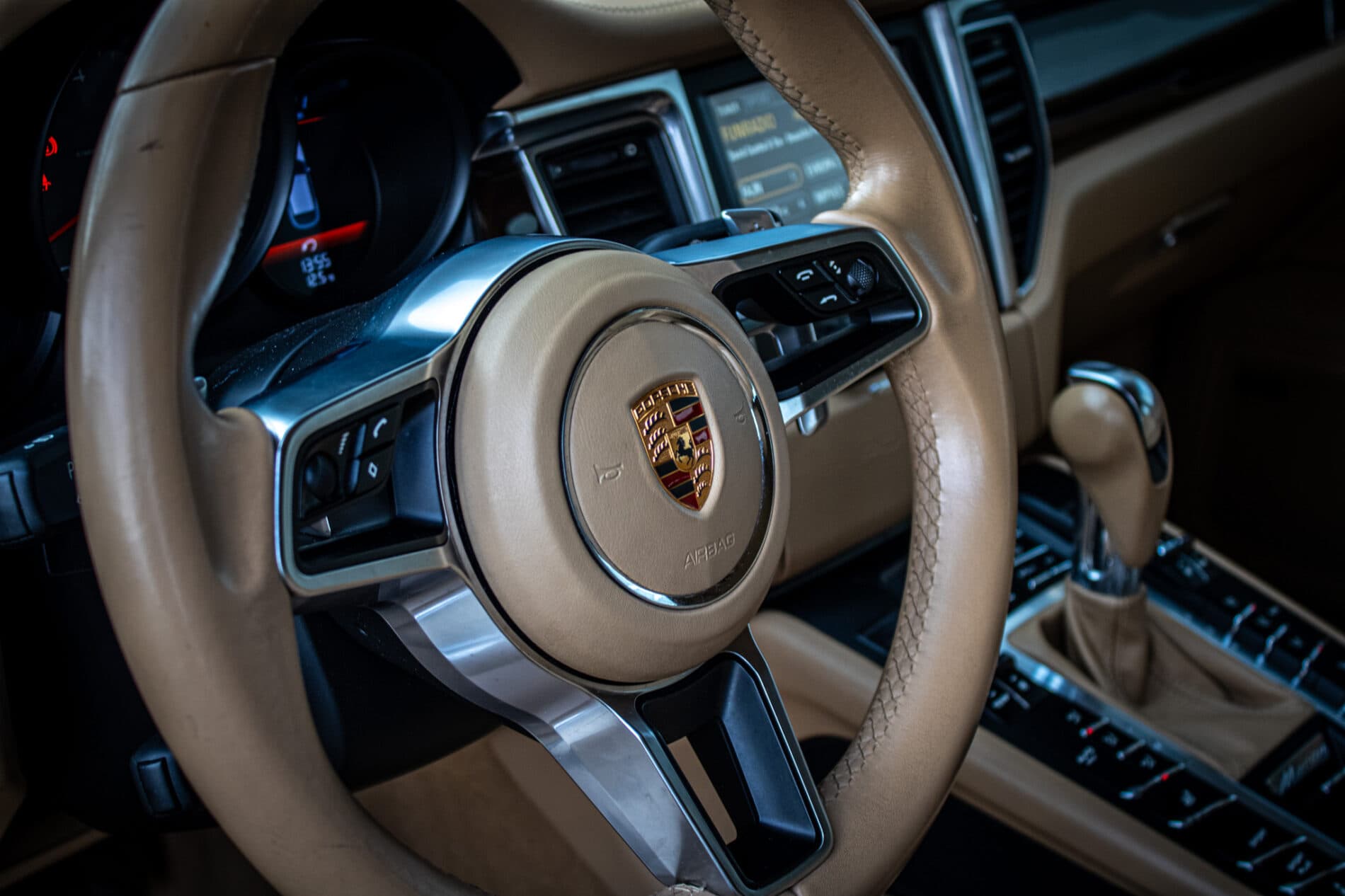 2014 Porsche Macan S, strieborná suv, 125 433 km