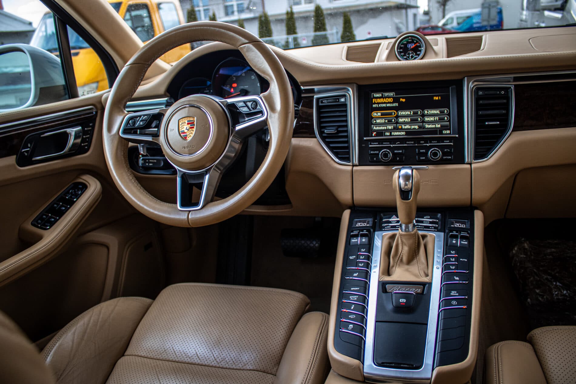 2014 Porsche Macan S, strieborná suv, 125 433 km