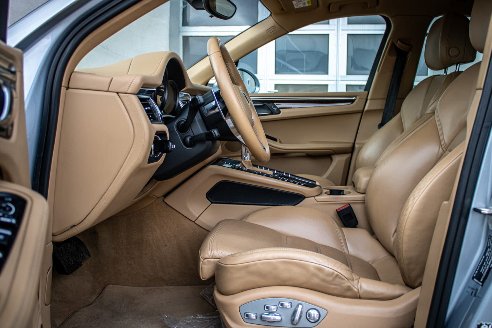 2014 Porsche Macan S, strieborná suv, 125 433 km