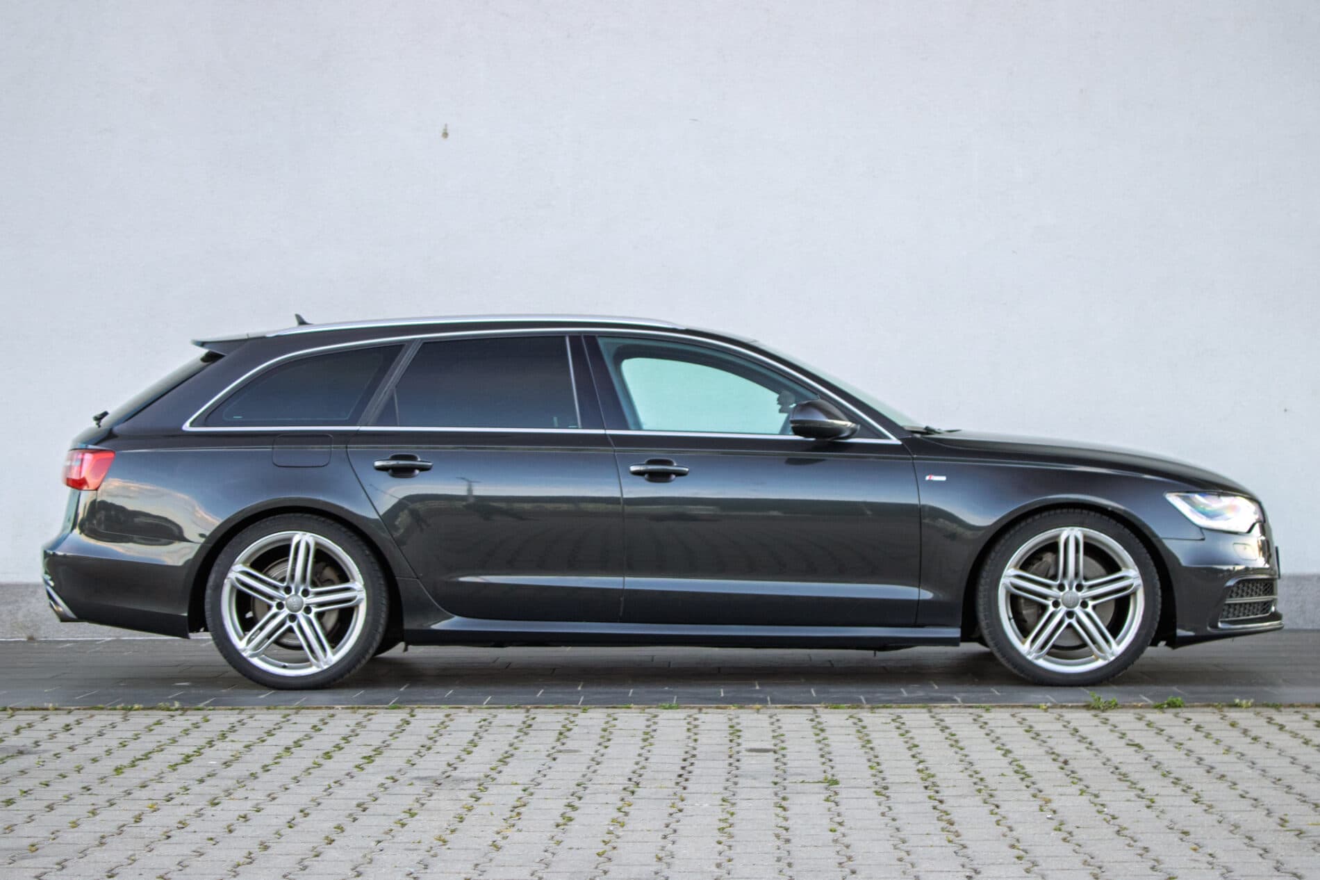 2013 AUDI A6, sivá kombi, 292 886 km