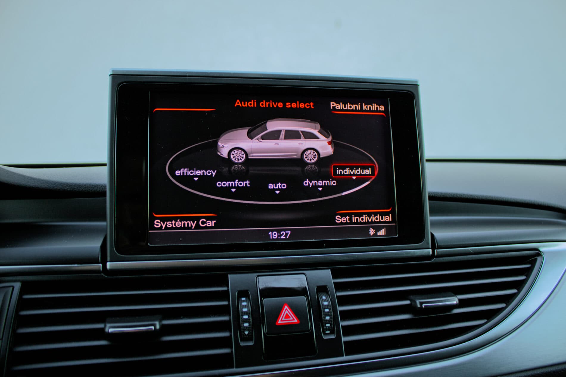 2013 AUDI A6, sivá kombi, 292 886 km