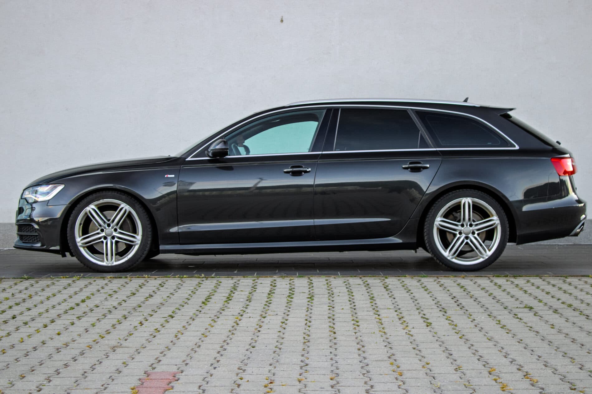 2013 AUDI A6, sivá kombi, 292 886 km