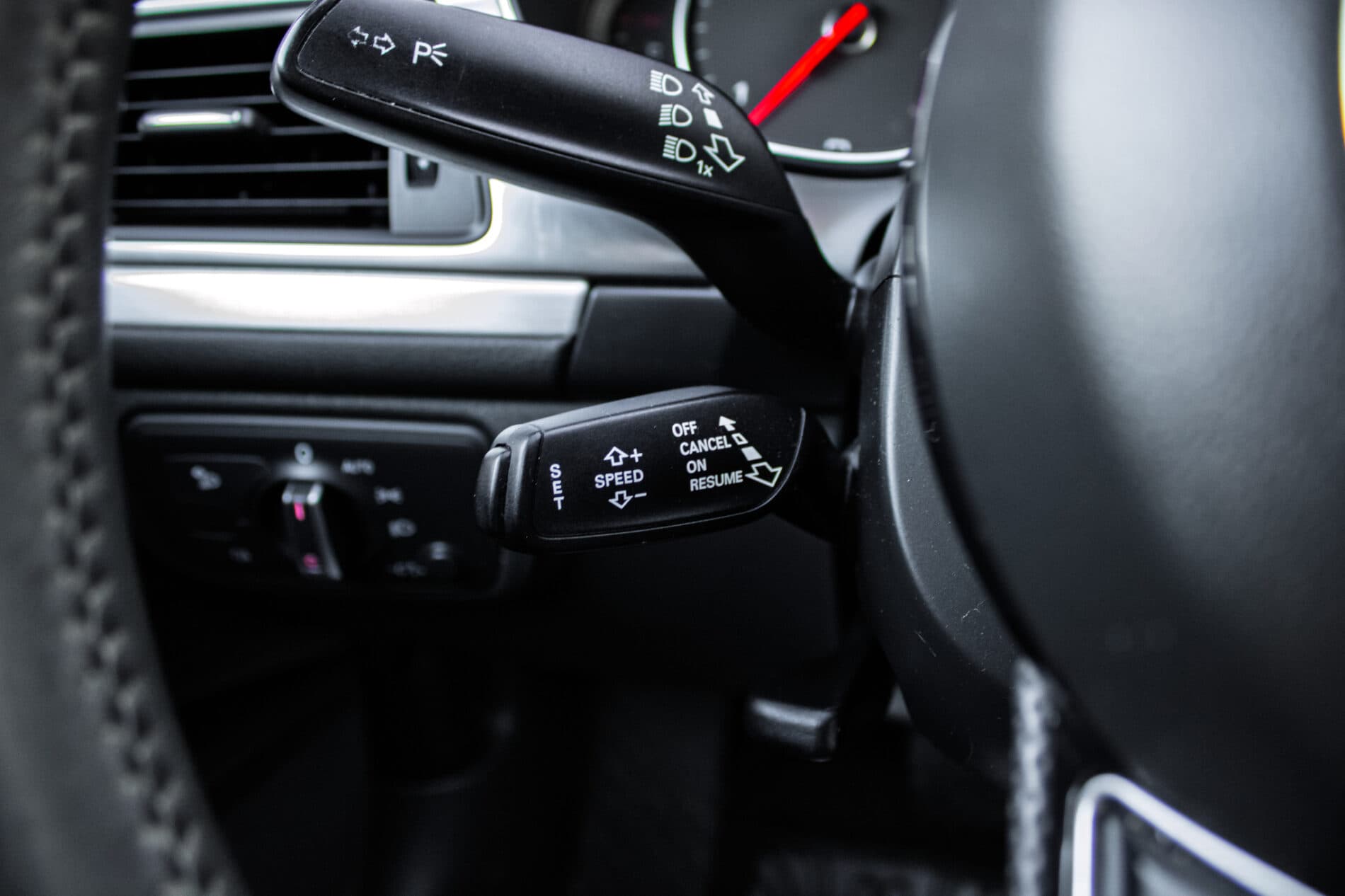 2013 AUDI A6, sivá kombi, 292 886 km