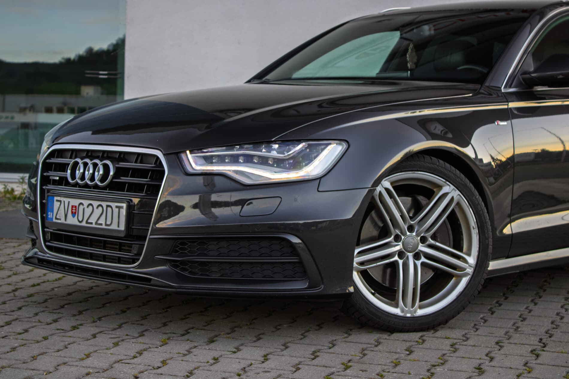 2013 AUDI A6, sivá kombi, 292 886 km