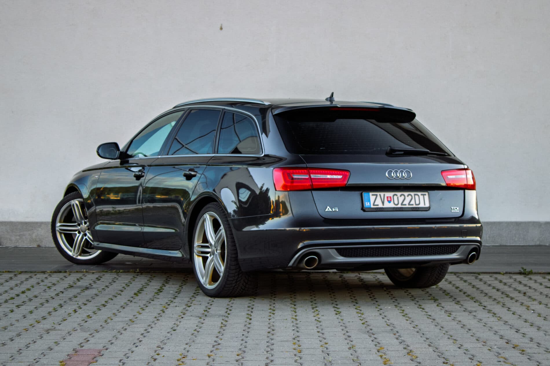 2013 AUDI A6, sivá kombi, 292 886 km