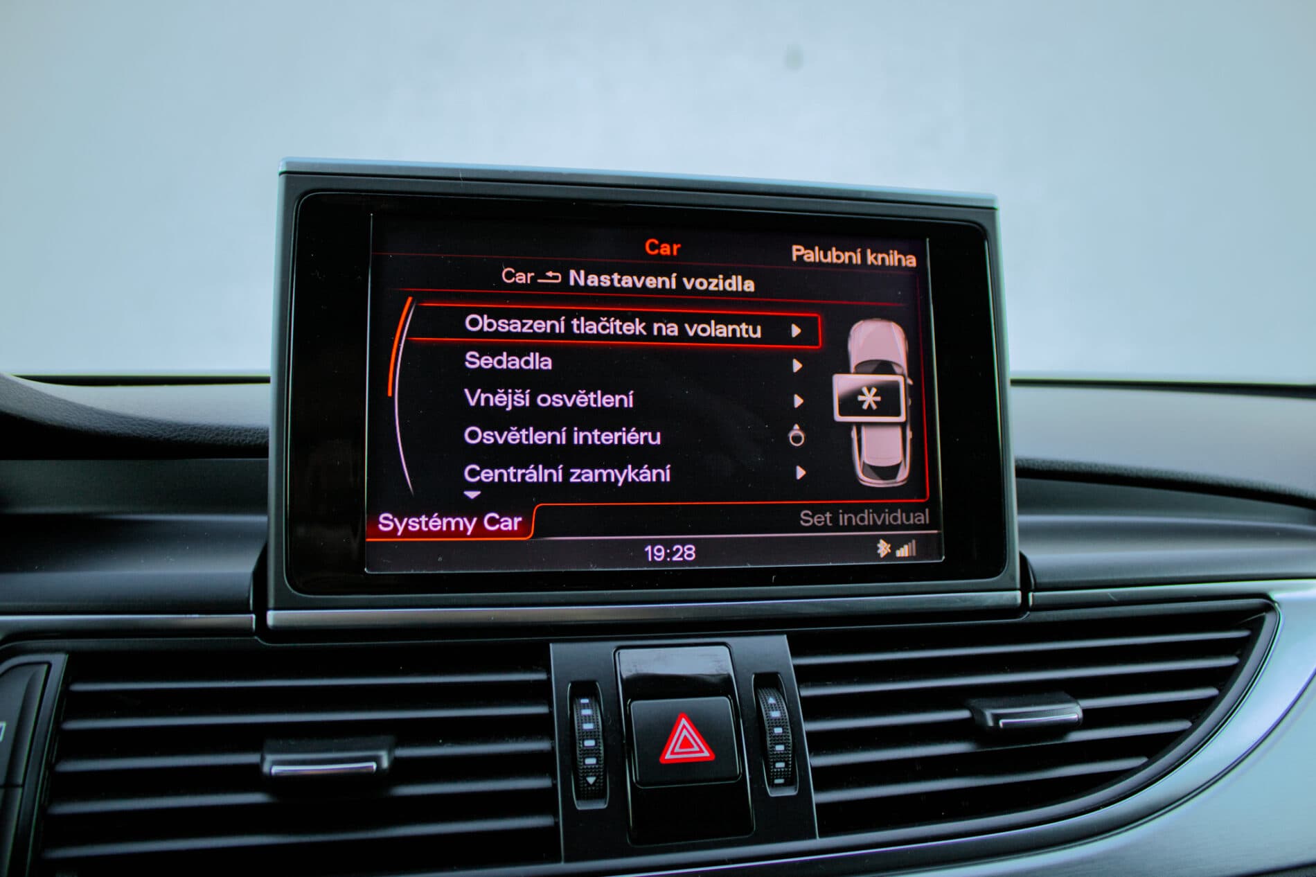2013 AUDI A6, sivá kombi, 292 886 km