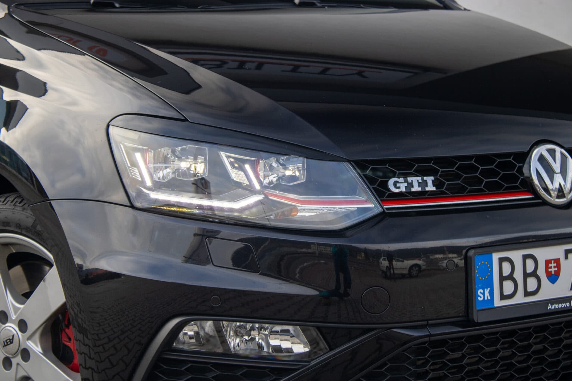 2016 Volkswagen Polo GTI, čierna hatchback, 49 625 km