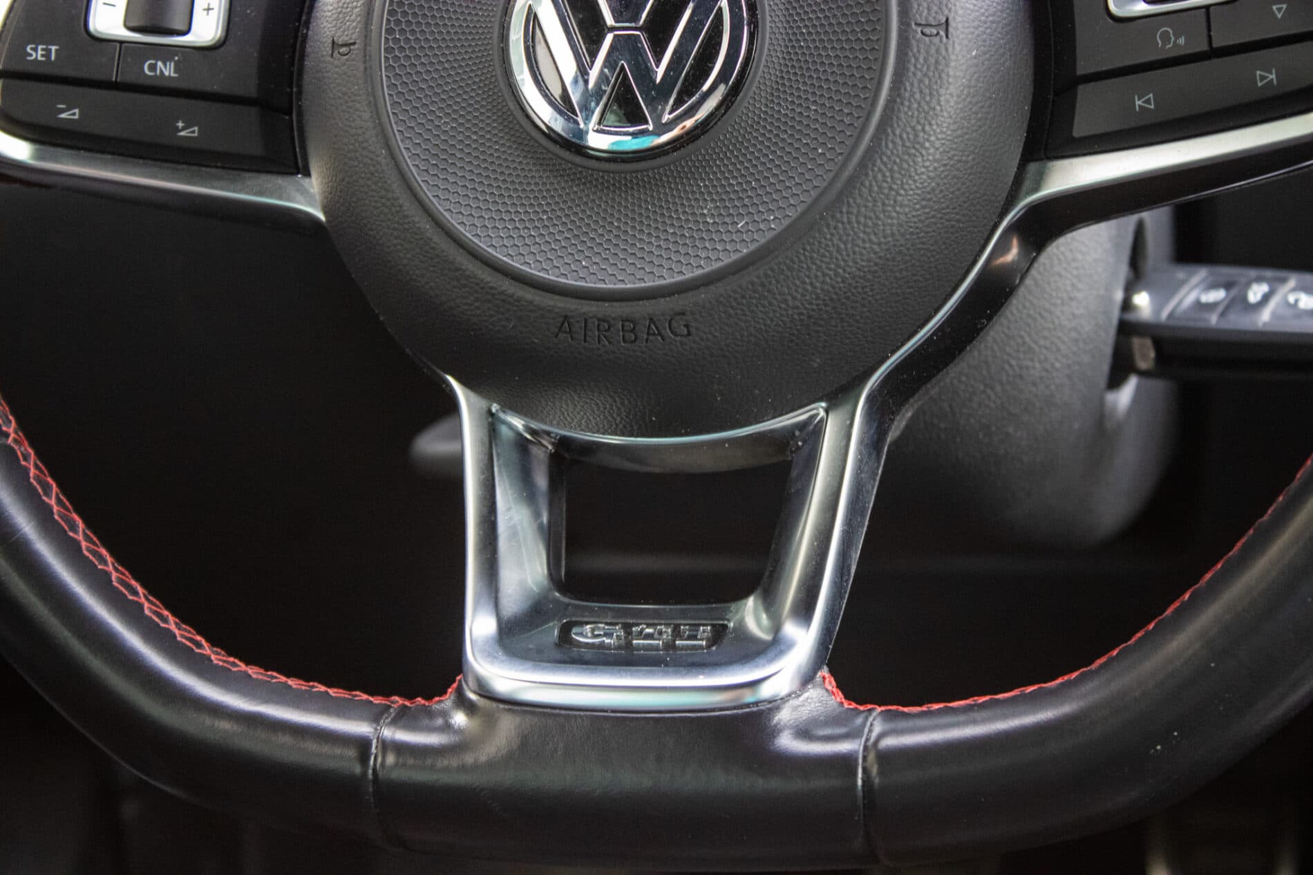 2016 Volkswagen Polo GTI, čierna hatchback, 49 625 km