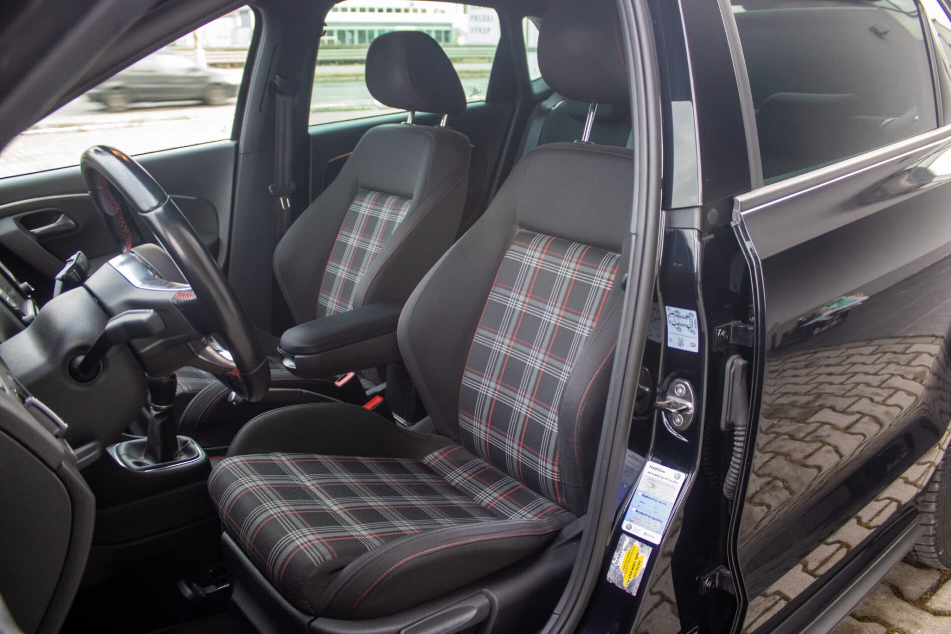 2016 Volkswagen Polo GTI, čierna hatchback, 49 625 km