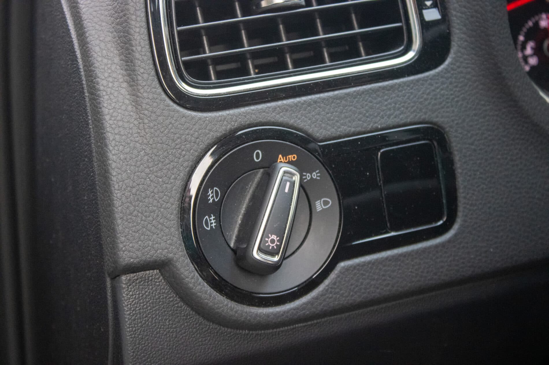 2016 Volkswagen Polo GTI, čierna hatchback, 49 625 km