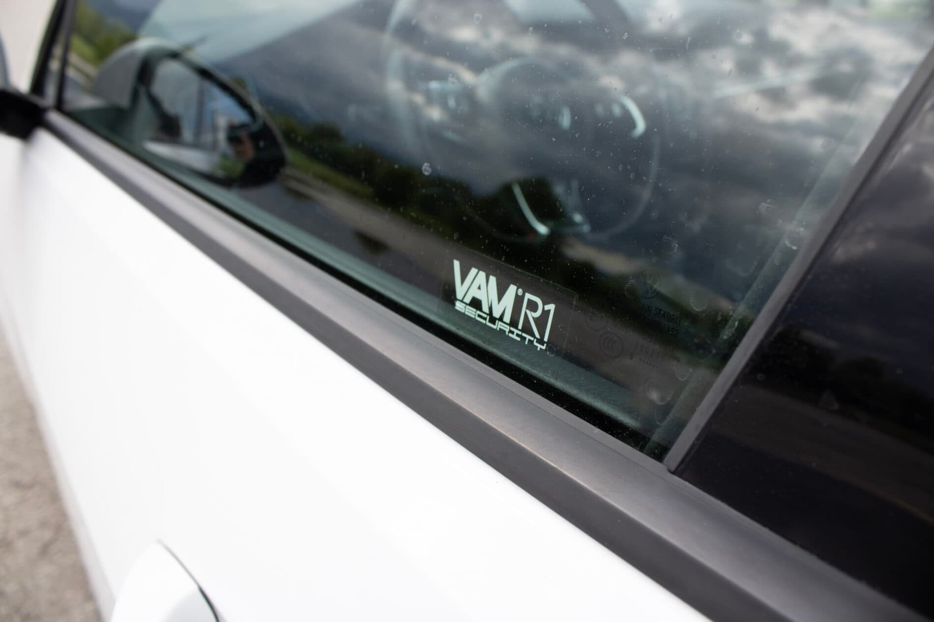 2016 Volkswagen Golf GTI, biela hatchback, 120 335 km