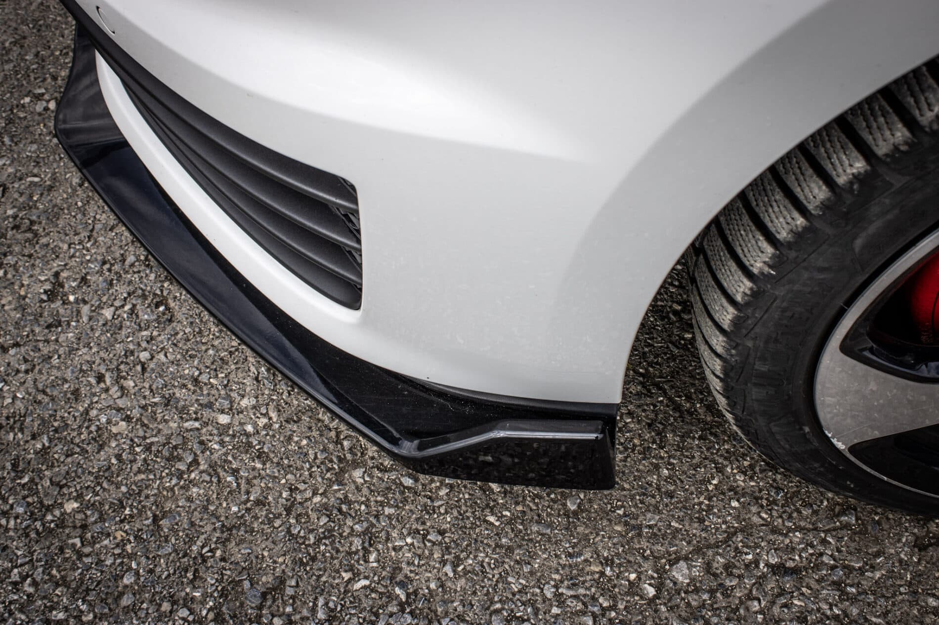 2016 Volkswagen Golf GTI, biela hatchback, 120 335 km