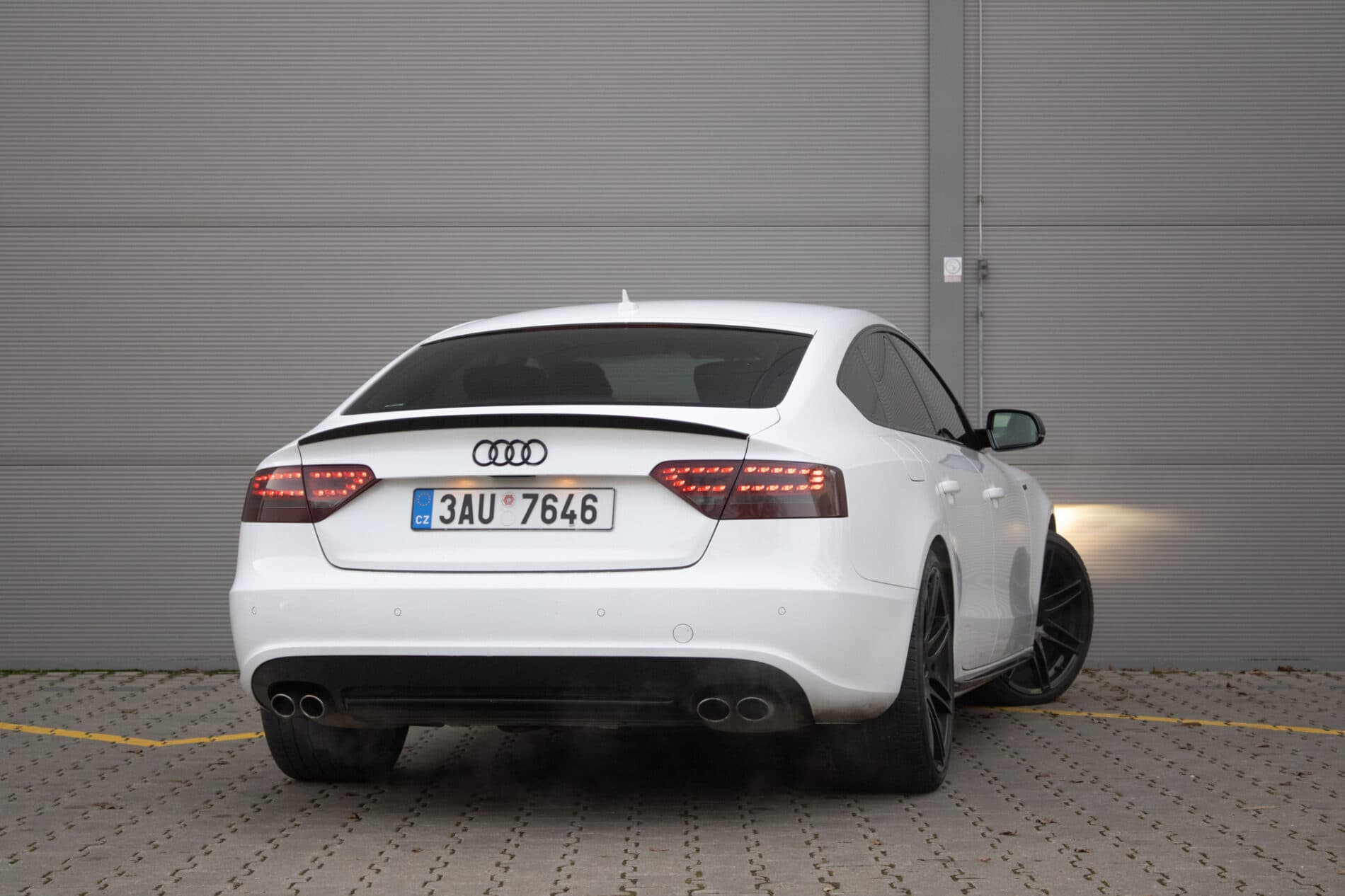 2011 AUDI S5, biela sedan, 193 834 km