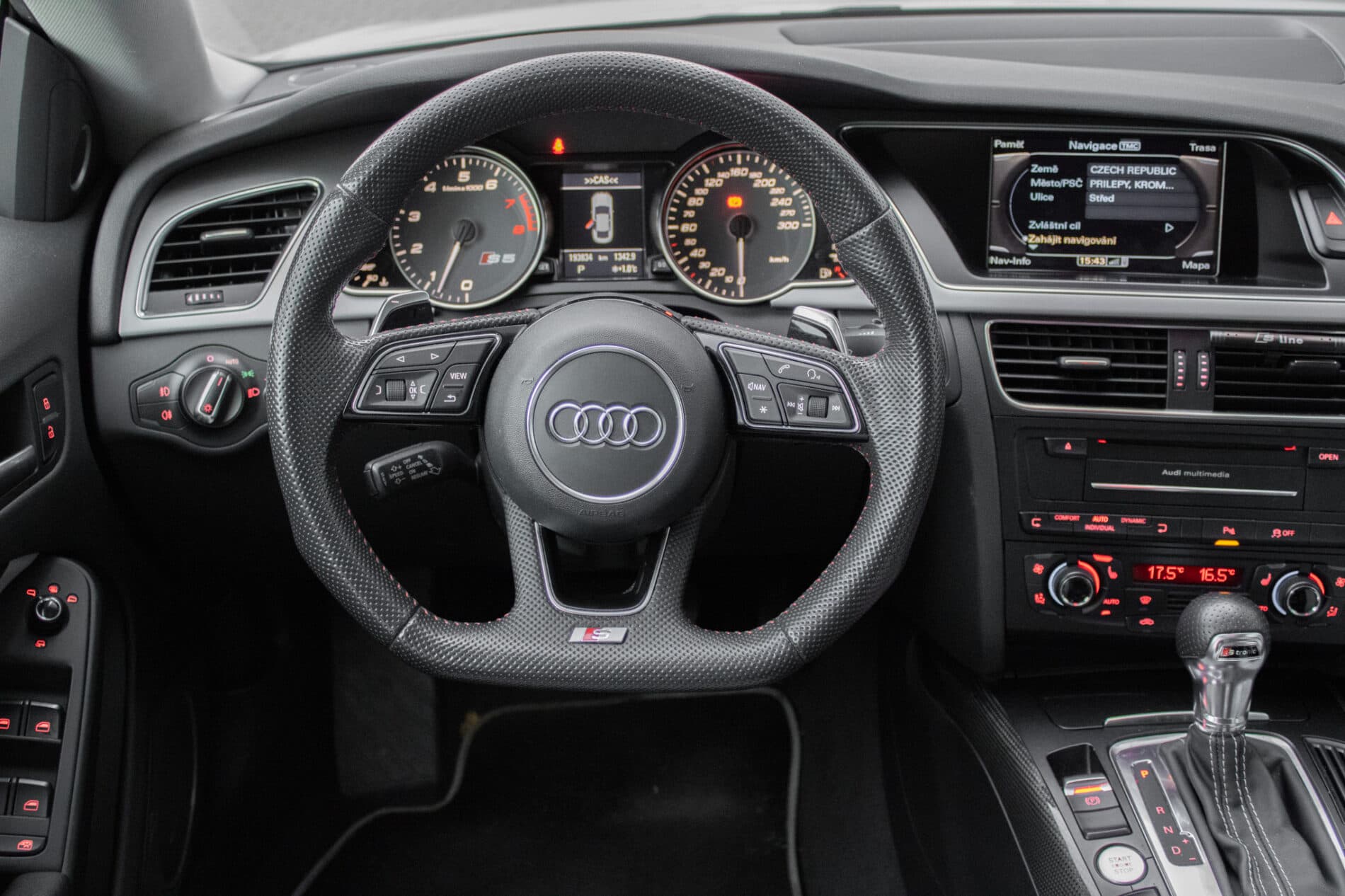 2011 AUDI S5, biela sedan, 193 834 km