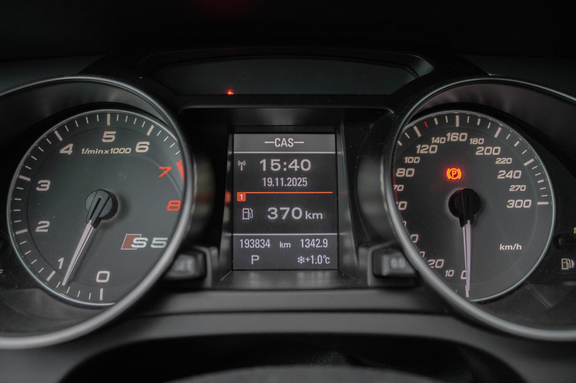 2011 AUDI S5, biela sedan, 193 834 km