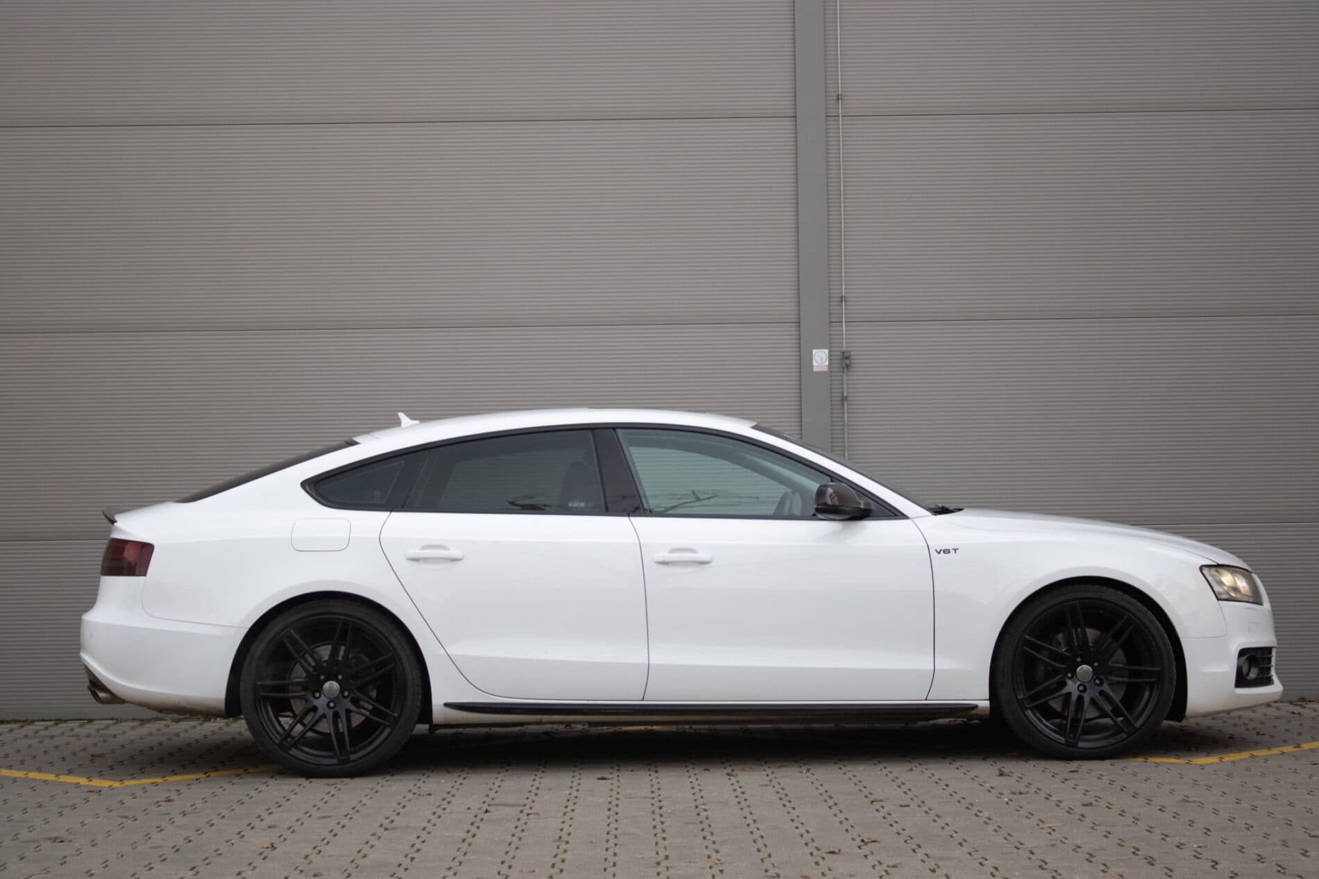 2011 AUDI S5, biela sedan, 193 834 km
