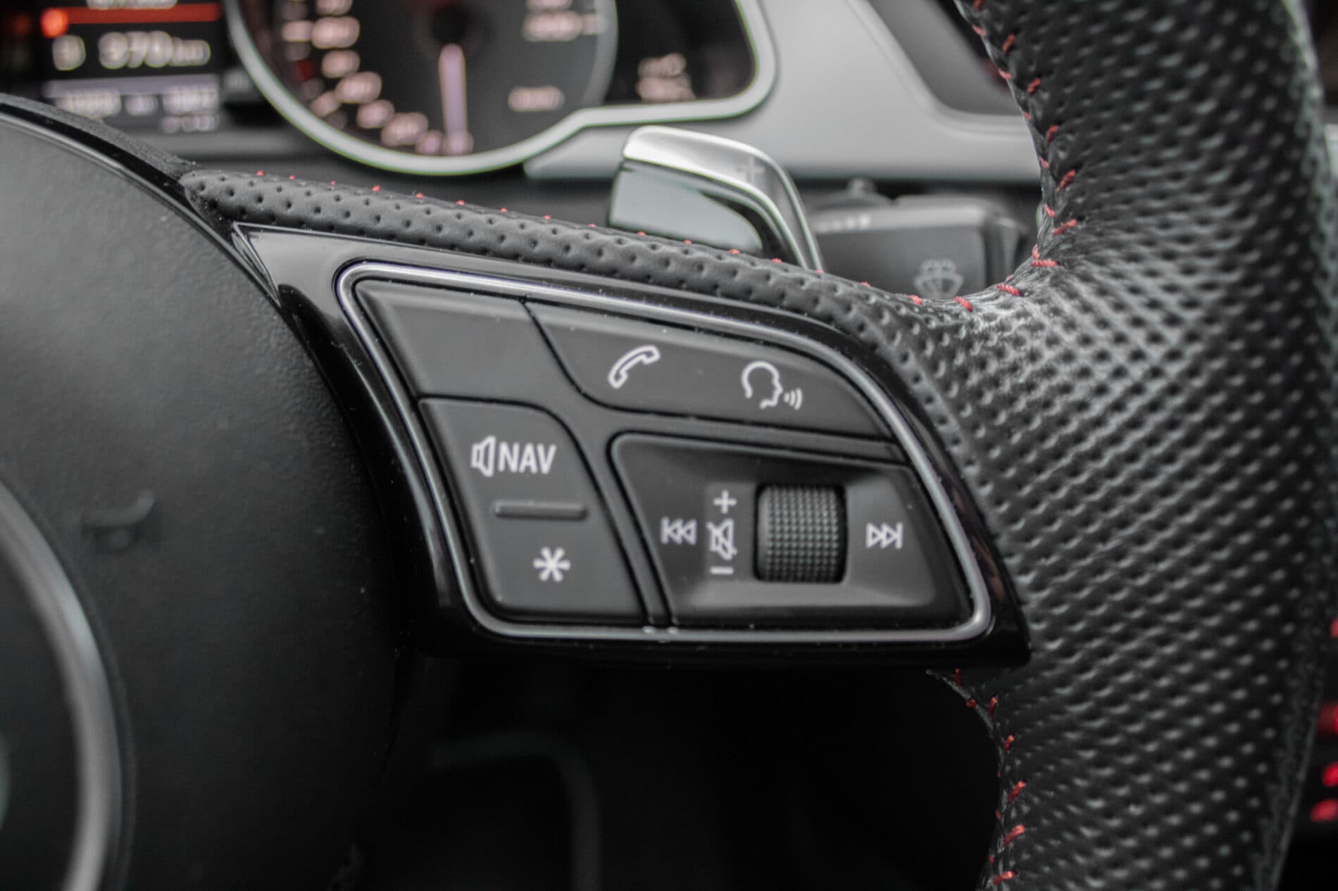 2011 AUDI S5, biela sedan, 193 834 km