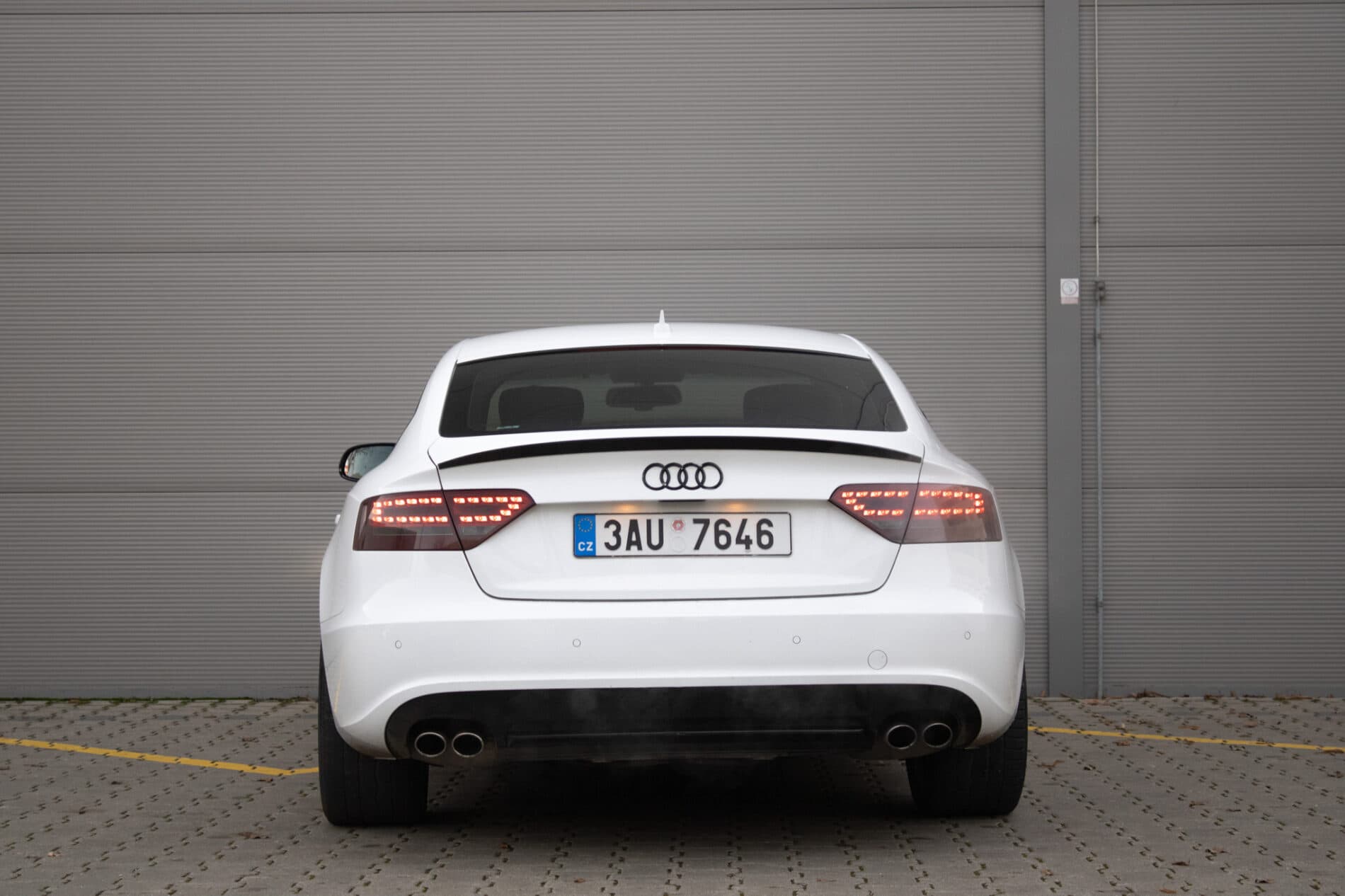 2011 AUDI S5, biela sedan, 193 834 km