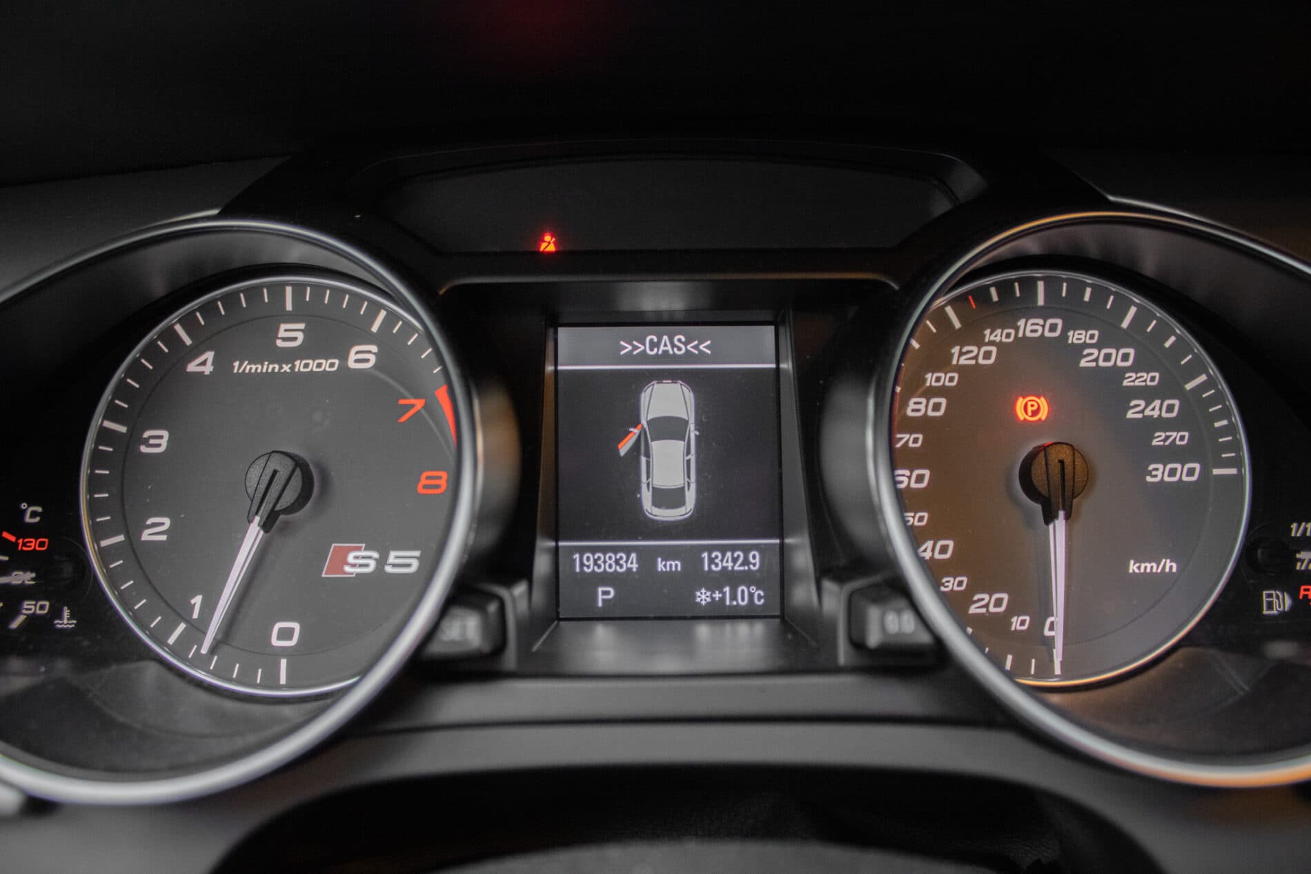 2011 AUDI S5, biela sedan, 193 834 km