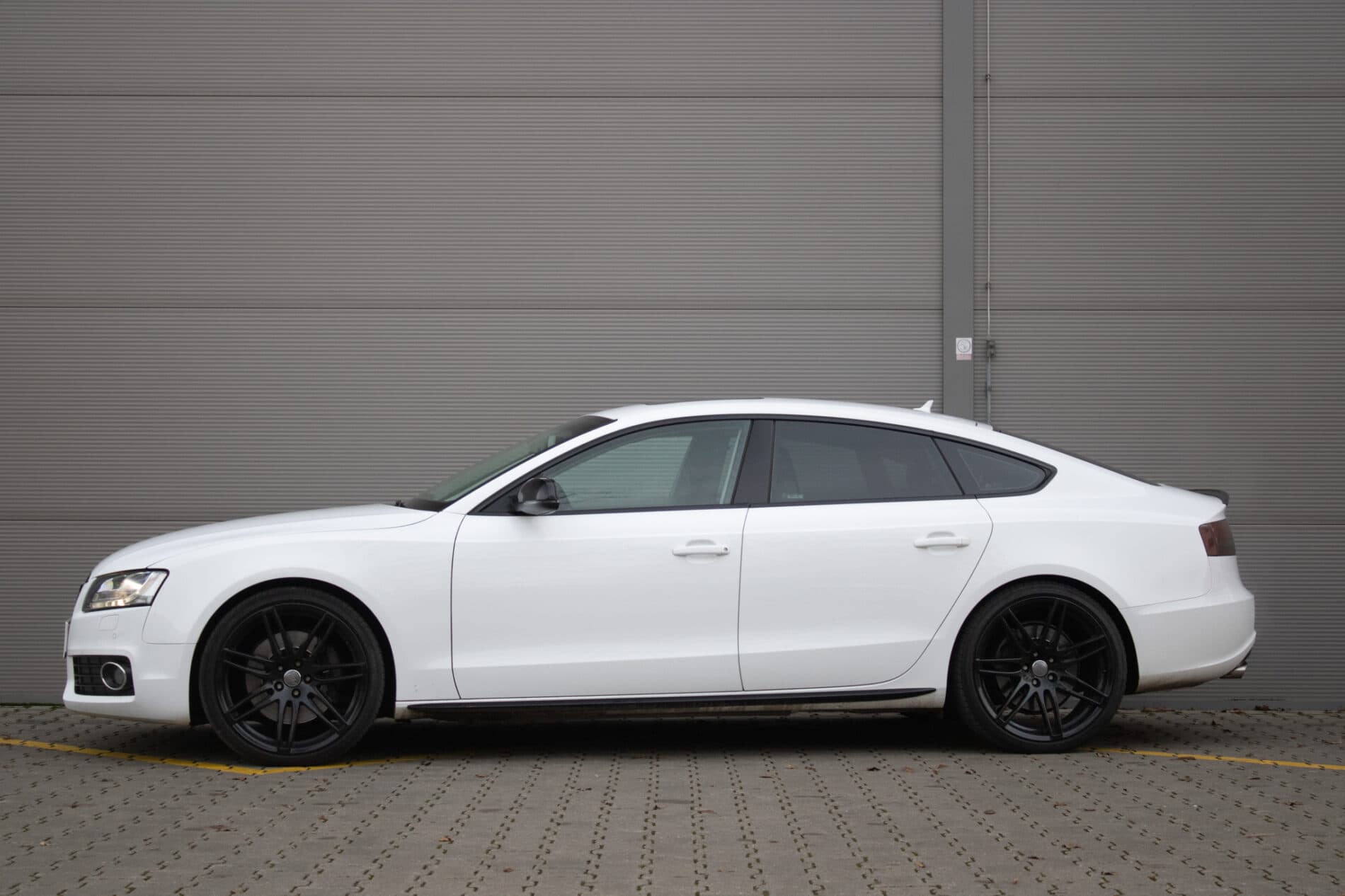 2011 AUDI S5, biela sedan, 193 834 km