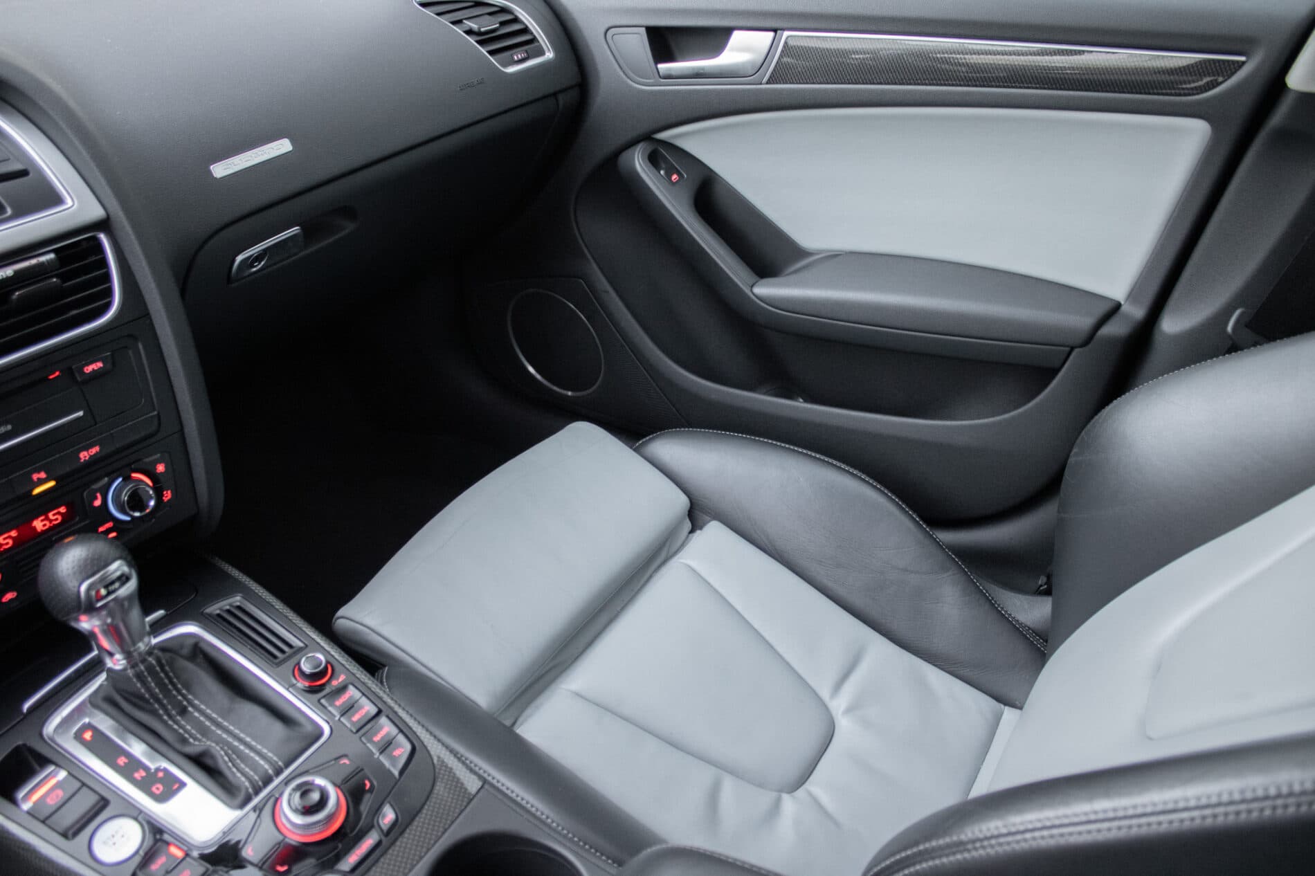 2011 AUDI S5, biela sedan, 193 834 km